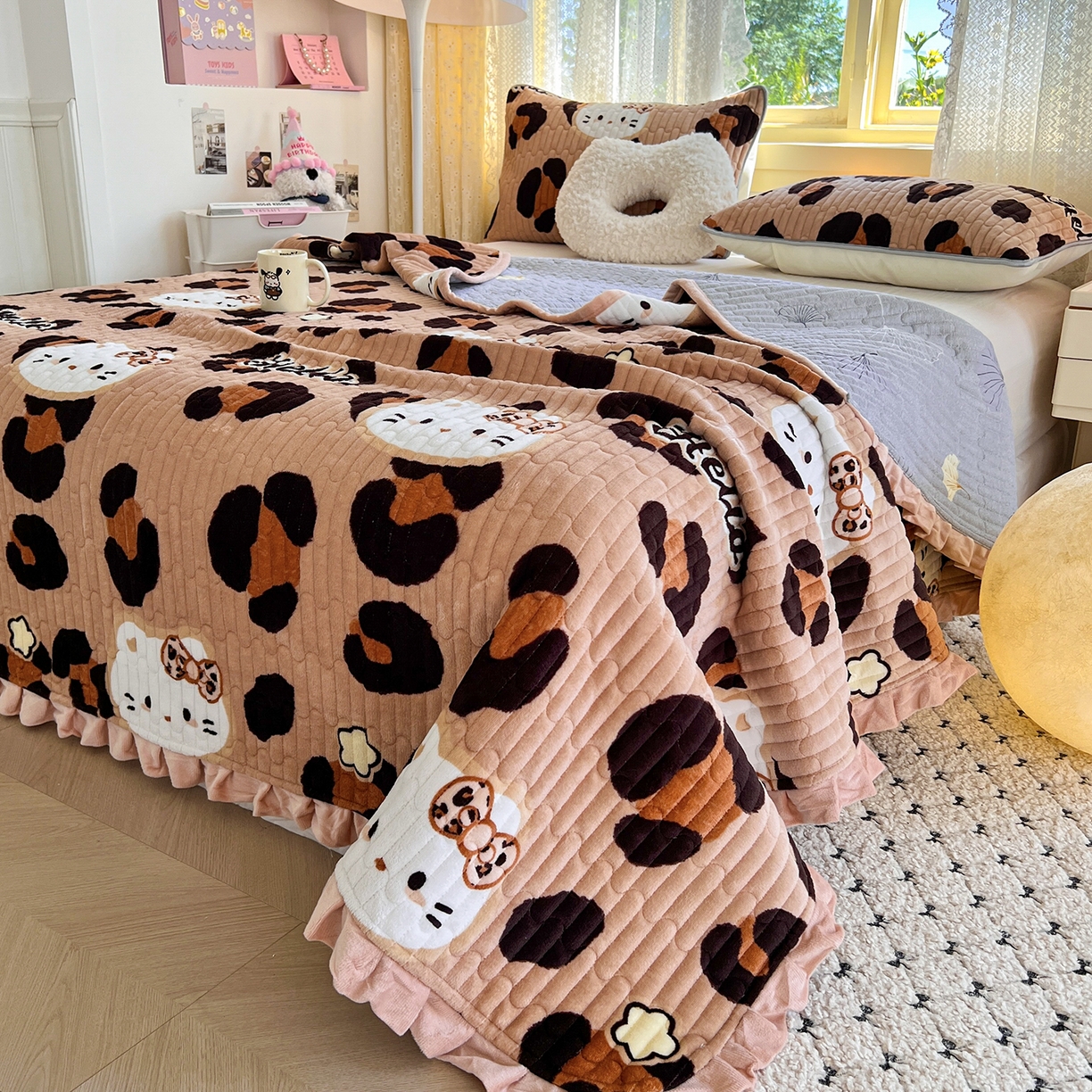 91家纺网 家纺一手货源 找家纺 梵克保罗 2025新款A类牛奶绒夹棉花边韩版印花床盖三件套加厚保暖多功能单床盖 豹纹KT