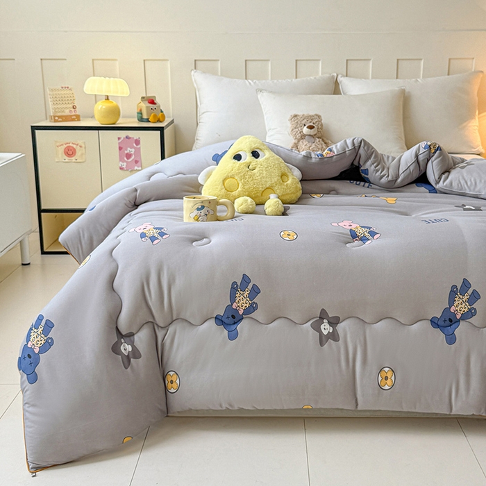 91家纺网 家纺一手货源 找家纺 薇玛仕 2025新款A类牛奶丝针织棉印花大豆被春秋被加厚冬被卡通儿童被 绅士熊