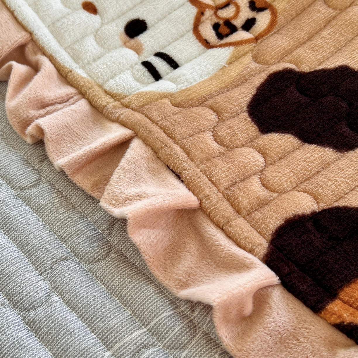 91家纺网 家纺一手货源 找家纺 梵克保罗 2025新款A类牛奶绒夹棉花边韩版印花床盖三件套加厚保暖多功能单床盖 豹纹KT