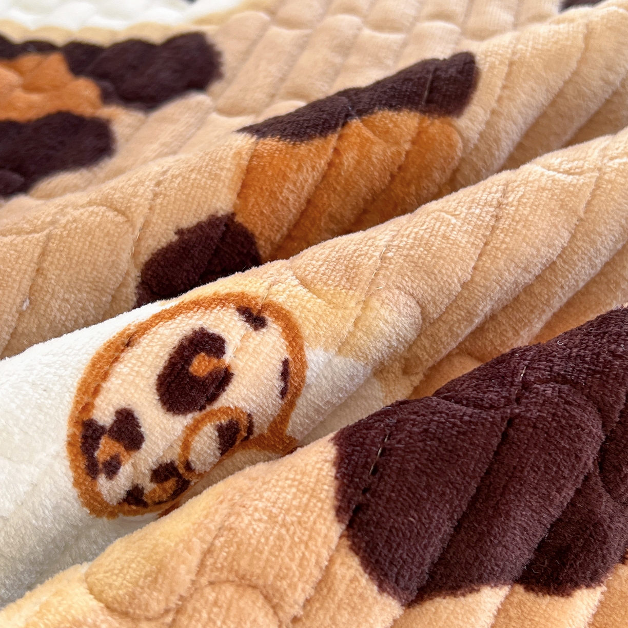 91家纺网 家纺一手货源 找家纺 梵克保罗 2025新款A类牛奶绒夹棉花边韩版印花床盖三件套加厚保暖多功能单床盖 豹纹KT