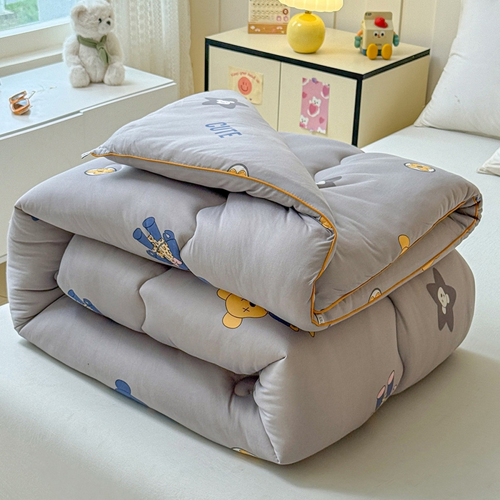 91家纺网 家纺一手货源 找家纺 薇玛仕 2025新款A类牛奶丝针织棉印花大豆被春秋被加厚冬被卡通儿童被 绅士熊