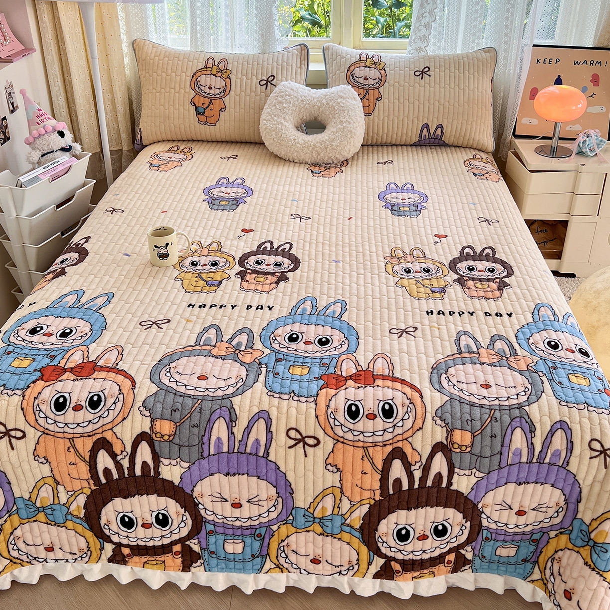 91家纺网 家纺一手货源 找家纺 梵克保罗 2025新款A类牛奶绒夹棉花边韩版印花床盖三件套加厚保暖多功能单床盖 拉布布