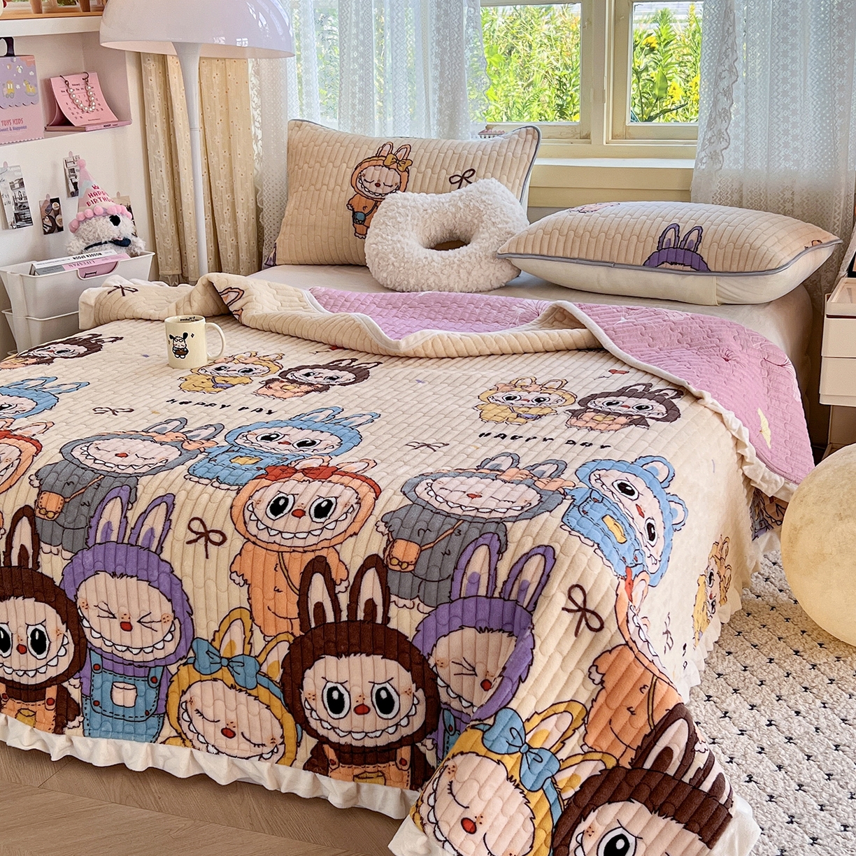 91家纺网 家纺一手货源 找家纺 梵克保罗 2025新款A类牛奶绒夹棉花边韩版印花床盖三件套加厚保暖多功能单床盖 拉布布