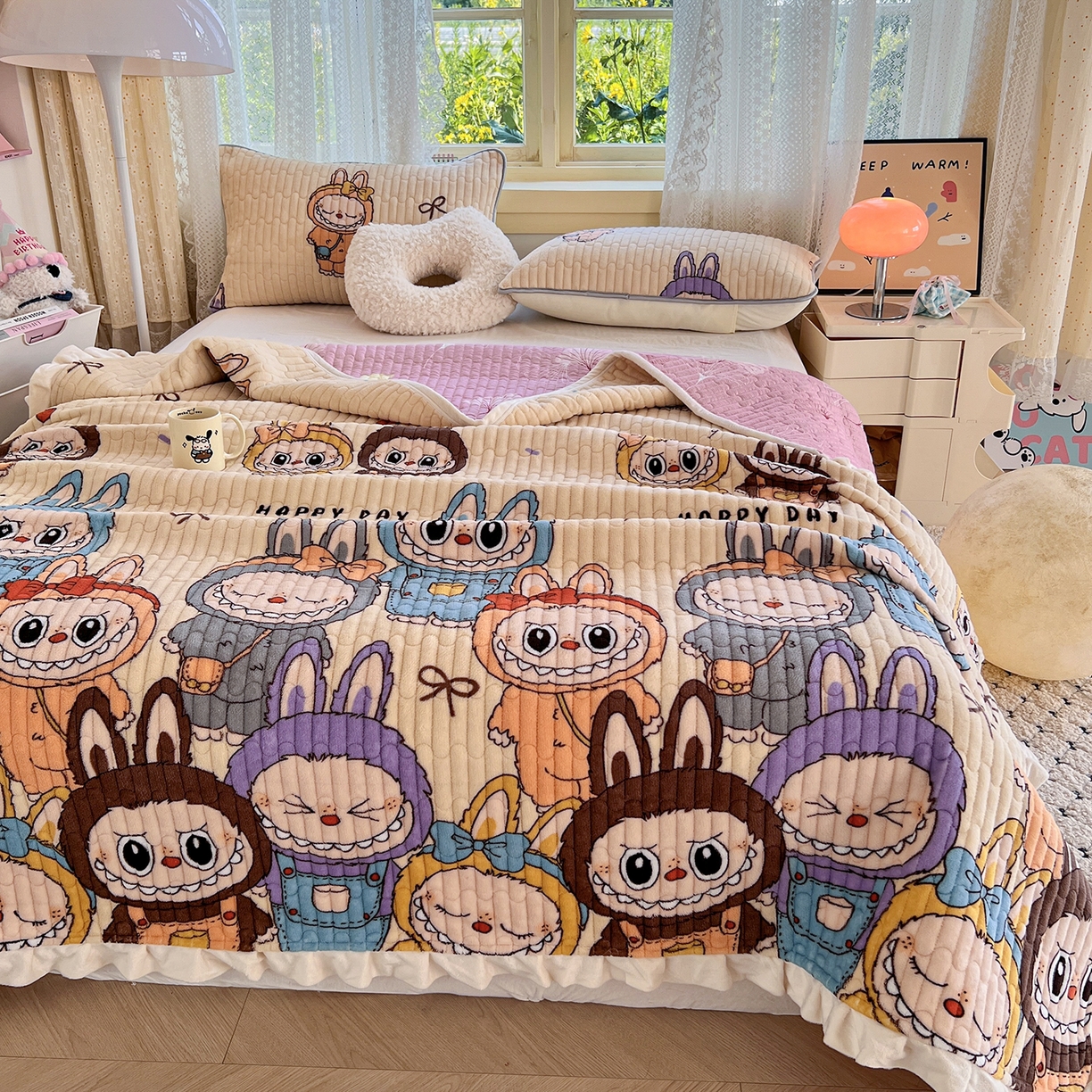 91家纺网 家纺一手货源 找家纺 梵克保罗 2025新款A类牛奶绒夹棉花边韩版印花床盖三件套加厚保暖多功能单床盖 拉布布