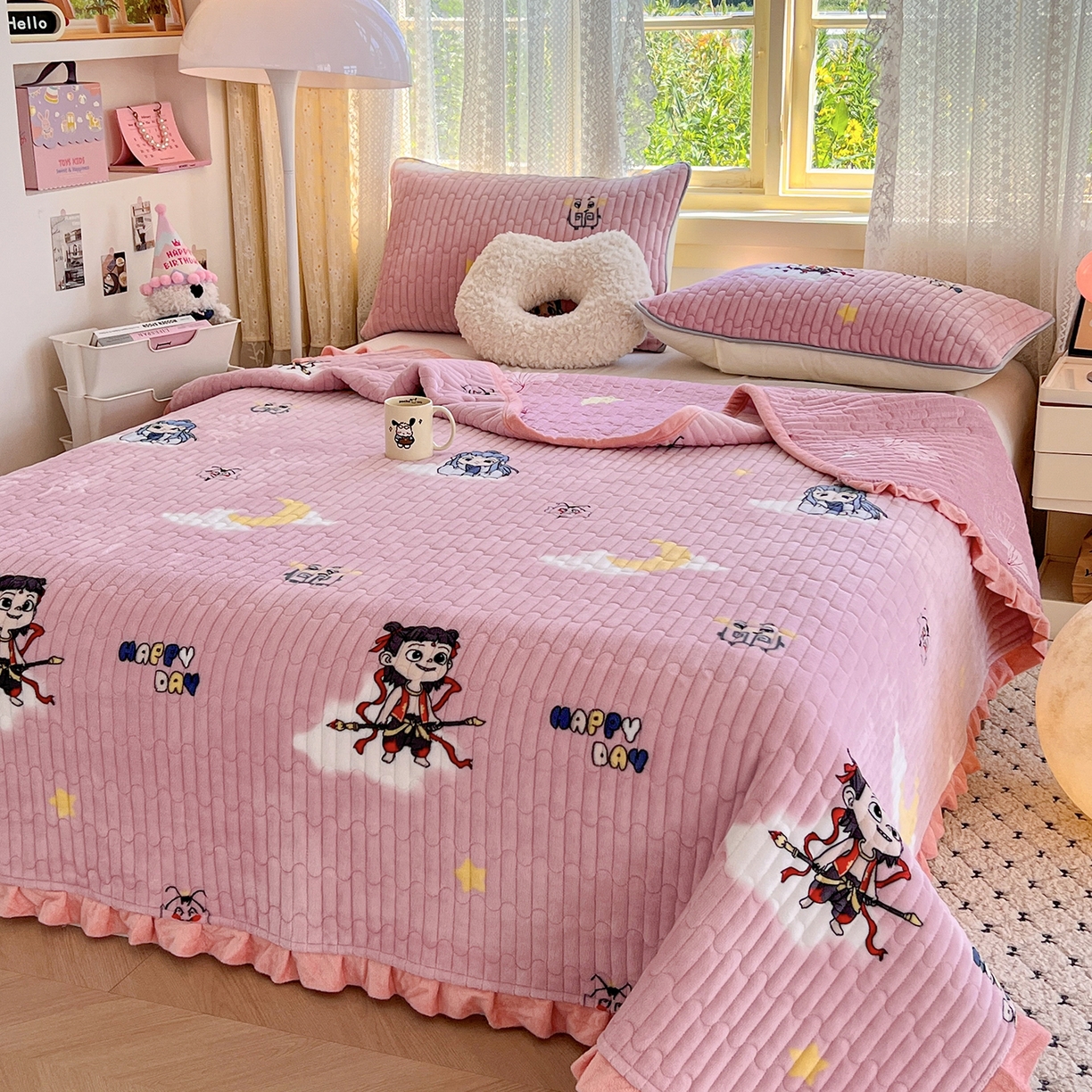 91家纺网 家纺一手货源 找家纺 梵克保罗 2025新款A类牛奶绒夹棉花边韩版印花床盖三件套加厚保暖多功能单床盖 哪吒-粉