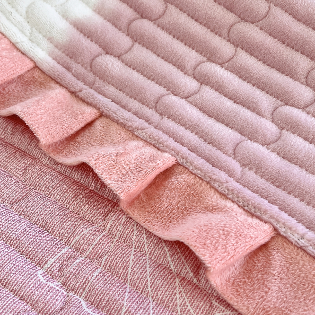 91家纺网 家纺一手货源 找家纺 梵克保罗 2025新款A类牛奶绒夹棉花边韩版印花床盖三件套加厚保暖多功能单床盖 哪吒-粉