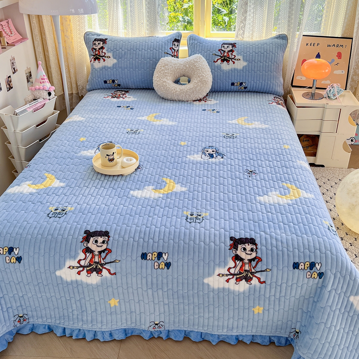 91家纺网 家纺一手货源 找家纺 梵克保罗 2025新款A类牛奶绒夹棉花边韩版印花床盖三件套加厚保暖多功能单床盖 哪吒-蓝