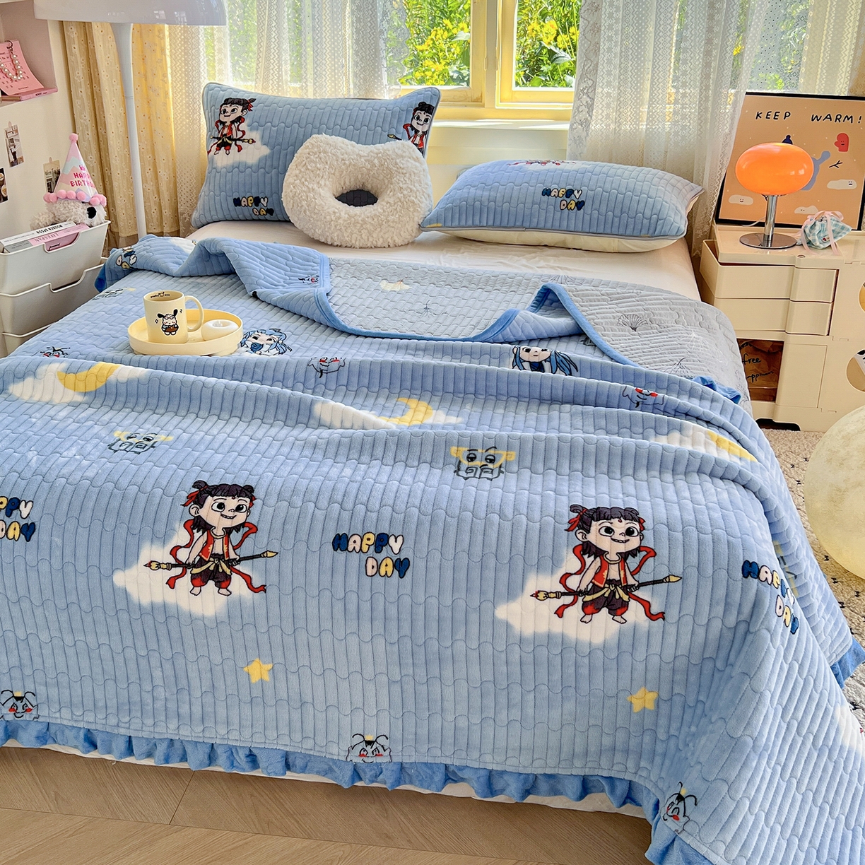 91家纺网 家纺一手货源 找家纺 梵克保罗 2025新款A类牛奶绒夹棉花边韩版印花床盖三件套加厚保暖多功能单床盖 哪吒-蓝