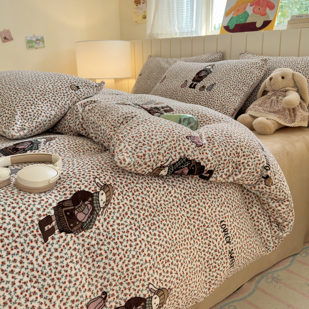 91家纺网 家纺一手货源 找家纺 丽美人家纺 （全尺寸不缺货）2025新款双面高克重牛奶绒被套单件被罩 春日女孩