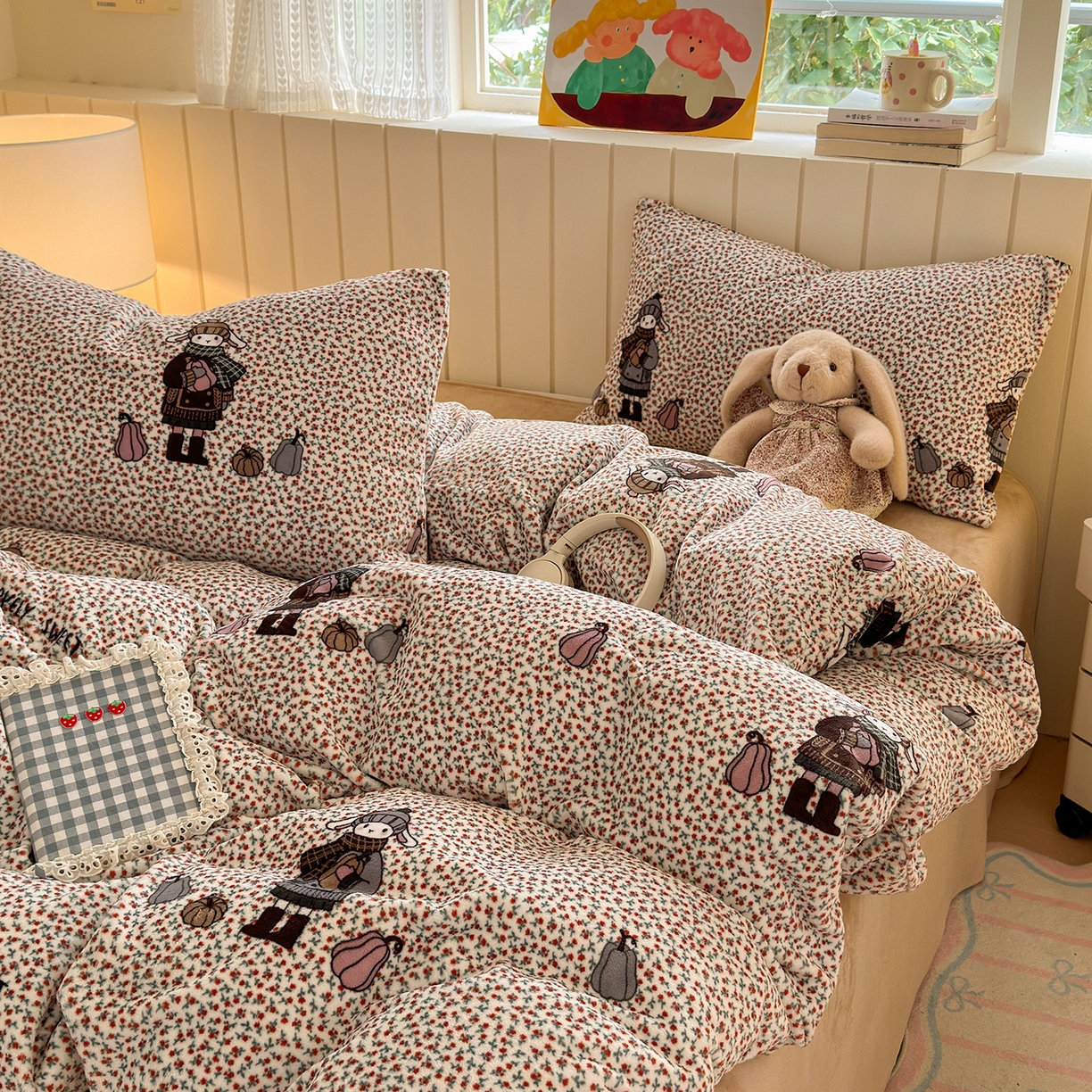 91家纺网 家纺一手货源 找家纺 丽美人家纺 （全尺寸不缺货）2025新款双面高克重牛奶绒被套单件被罩 春日女孩