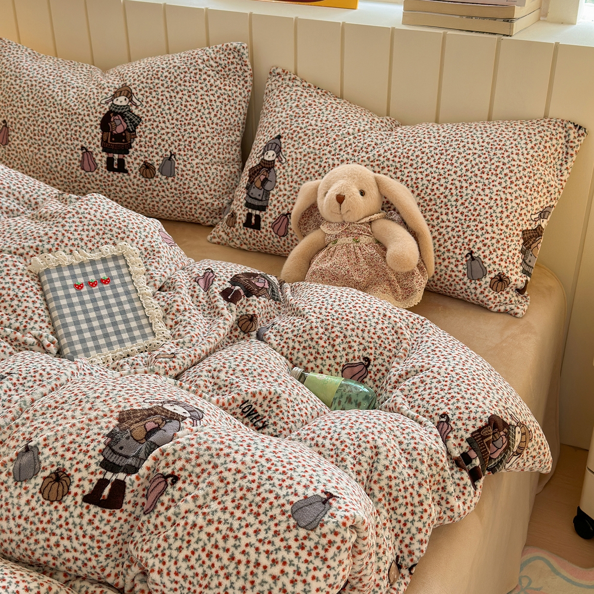 91家纺网 家纺一手货源 找家纺 丽美人家纺 （全尺寸不缺货）2025新款双面高克重牛奶绒被套单件被罩 春日女孩