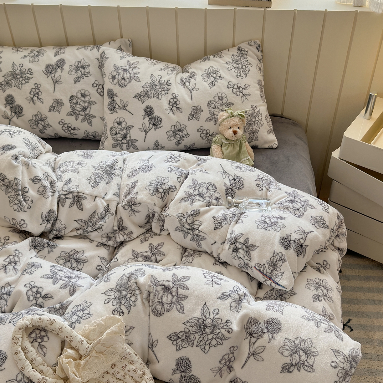 91家纺网 家纺一手货源 找家纺 丽美人家纺 （全尺寸不缺货）2025新款双面高克重牛奶绒被套单件被罩 复古山茶花