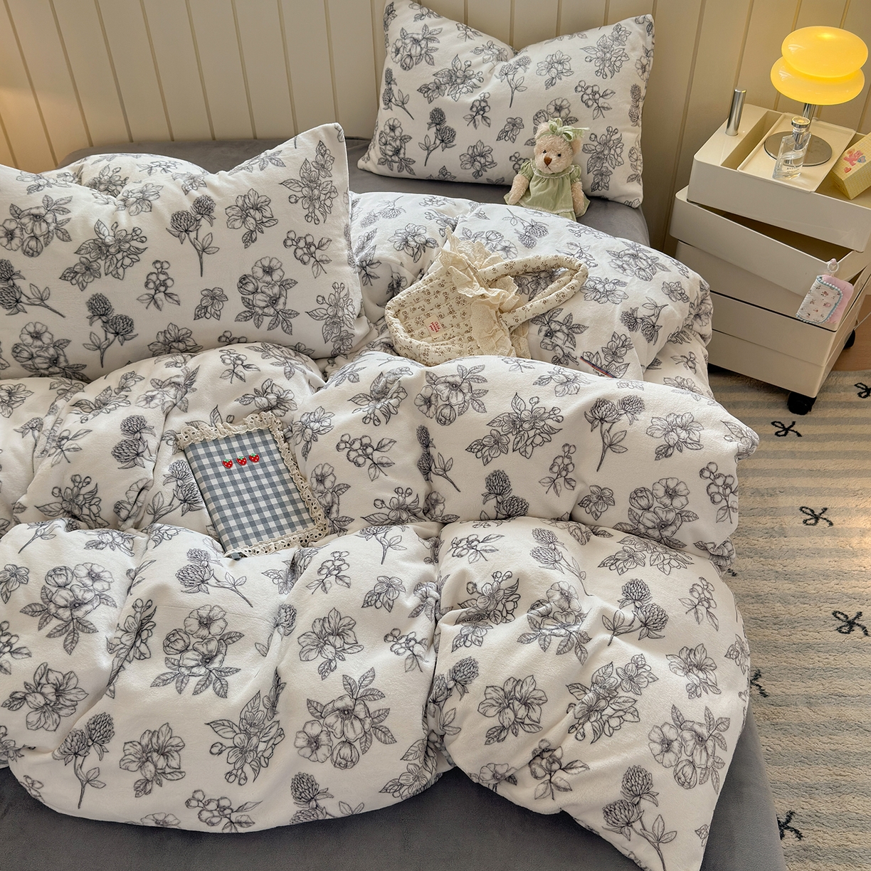 91家纺网 家纺一手货源 找家纺 丽美人家纺 （全尺寸不缺货）2025新款双面高克重牛奶绒被套单件被罩 复古山茶花