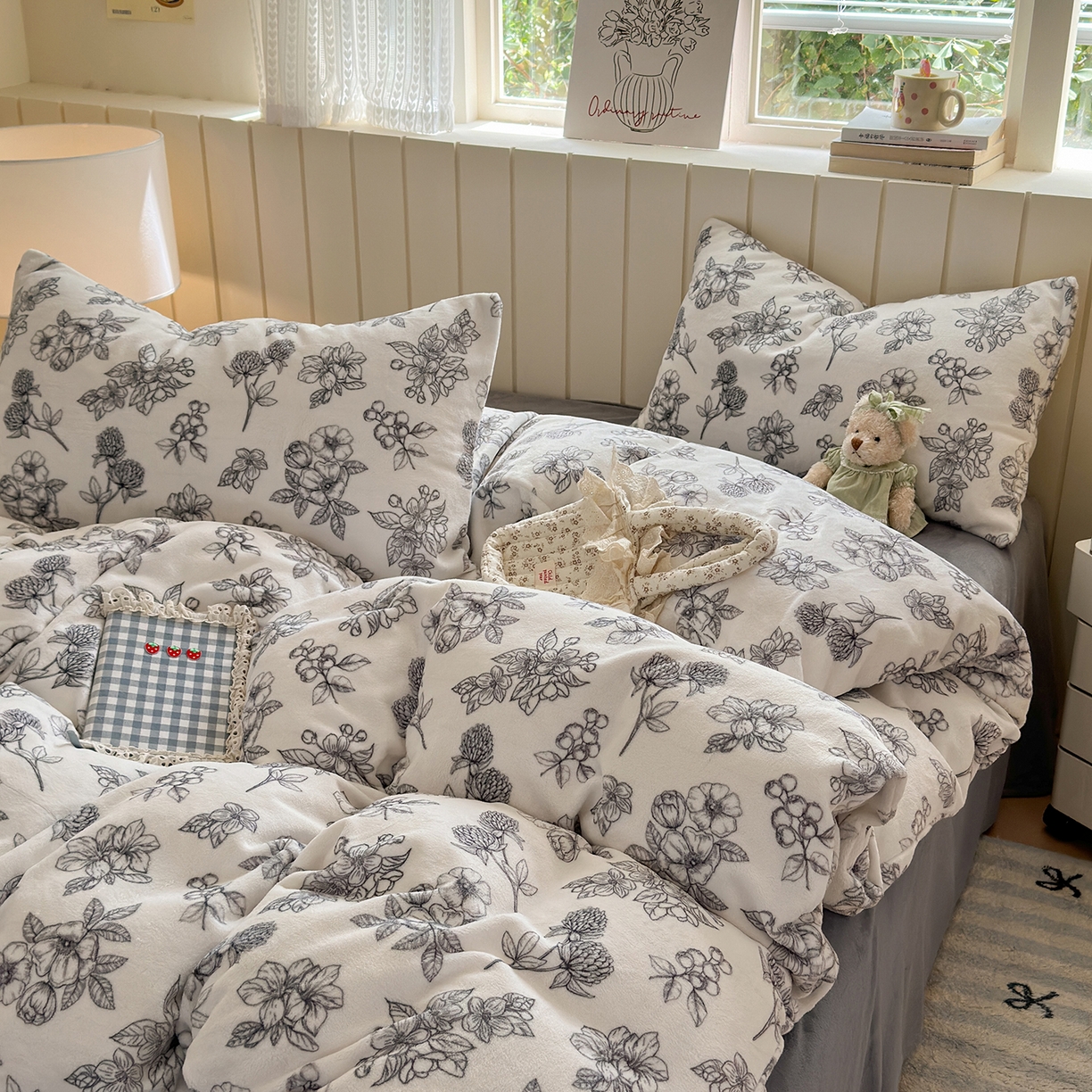 91家纺网 家纺一手货源 找家纺 丽美人家纺 （全尺寸不缺货）2025新款双面高克重牛奶绒被套单件被罩 复古山茶花