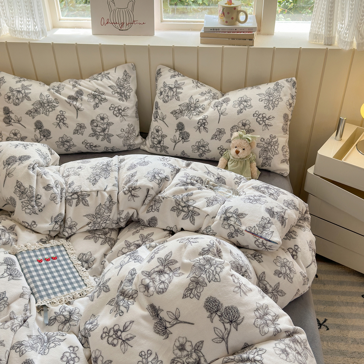 91家纺网 家纺一手货源 找家纺 丽美人家纺 （全尺寸不缺货）2025新款双面高克重牛奶绒被套单件被罩 复古山茶花