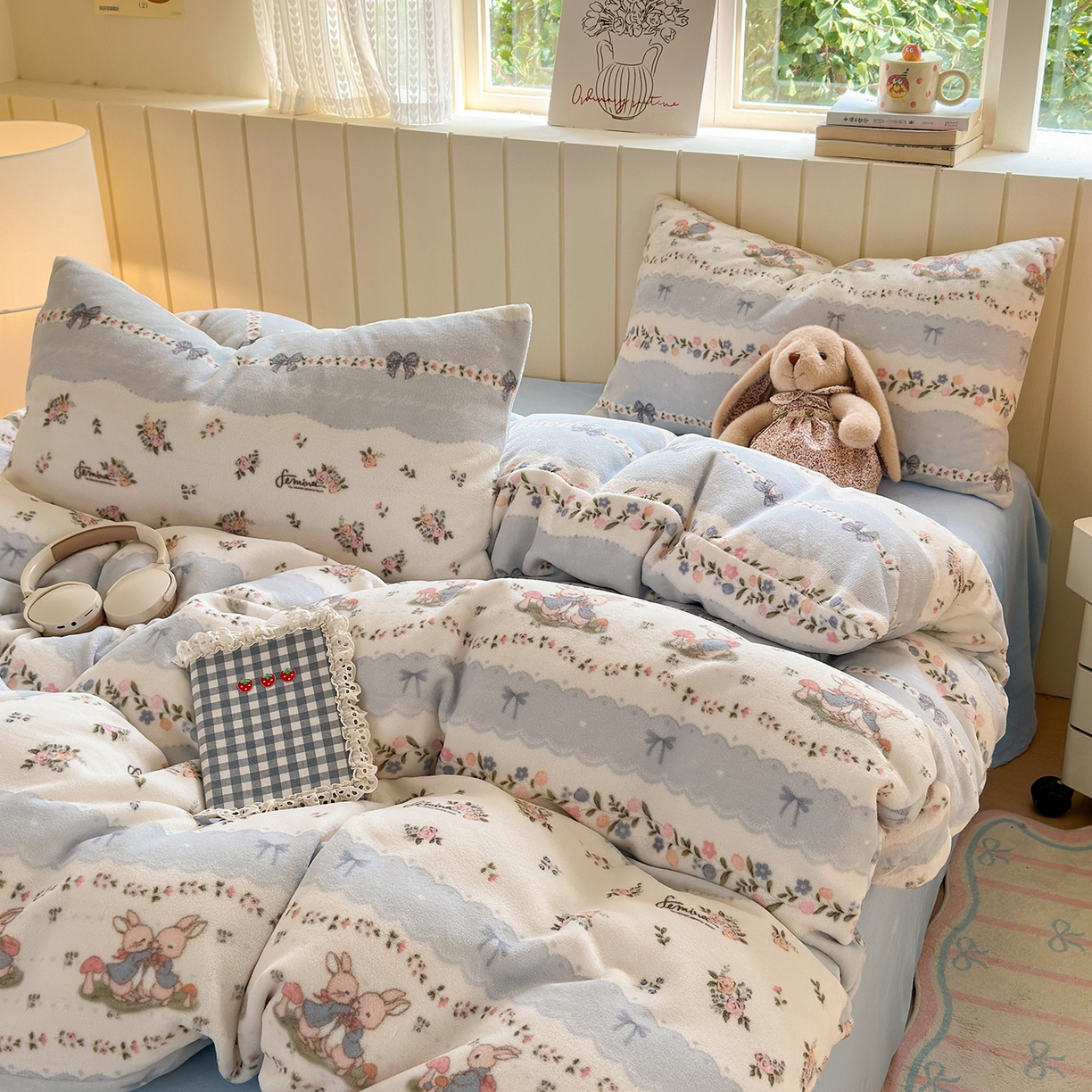 91家纺网 家纺一手货源 找家纺 丽美人家纺 （全尺寸不缺货）2025新款双面高克重牛奶绒被套单件被罩 花边小兔