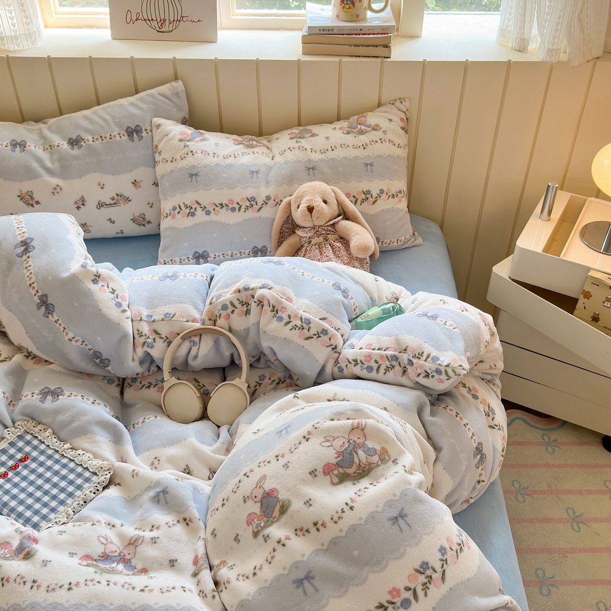 91家纺网 家纺一手货源 找家纺 丽美人家纺 （全尺寸不缺货）2025新款双面高克重牛奶绒被套单件被罩 花边小兔