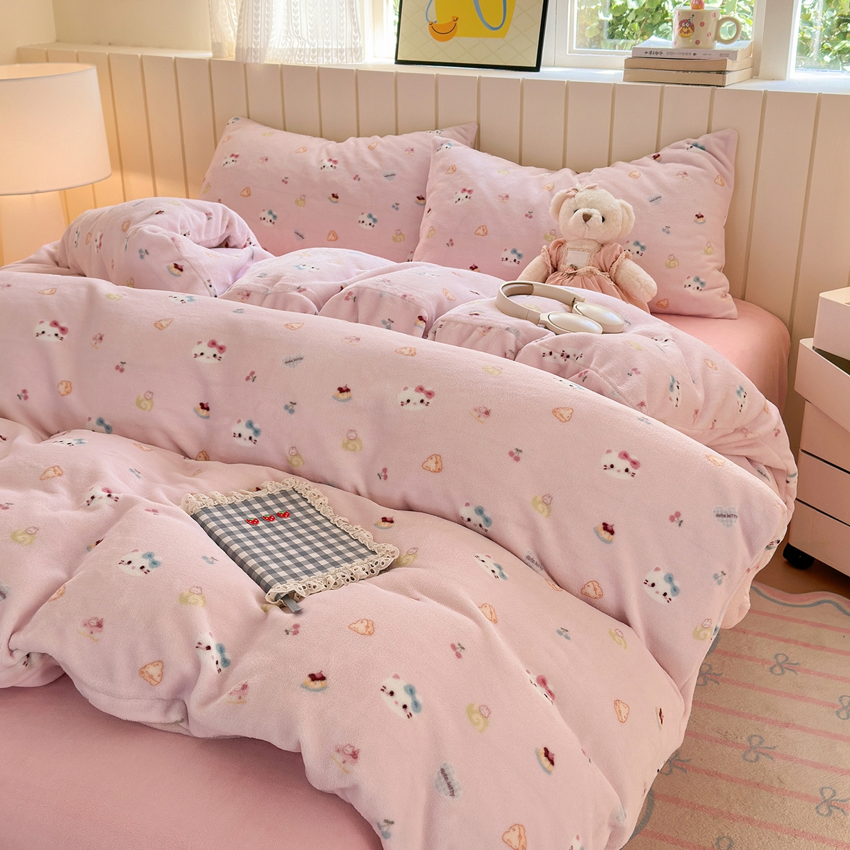 91家纺网 家纺一手货源 找家纺 丽美人家纺 （全尺寸不缺货）2025新款双面高克重牛奶绒被套单件被罩 可爱小猫