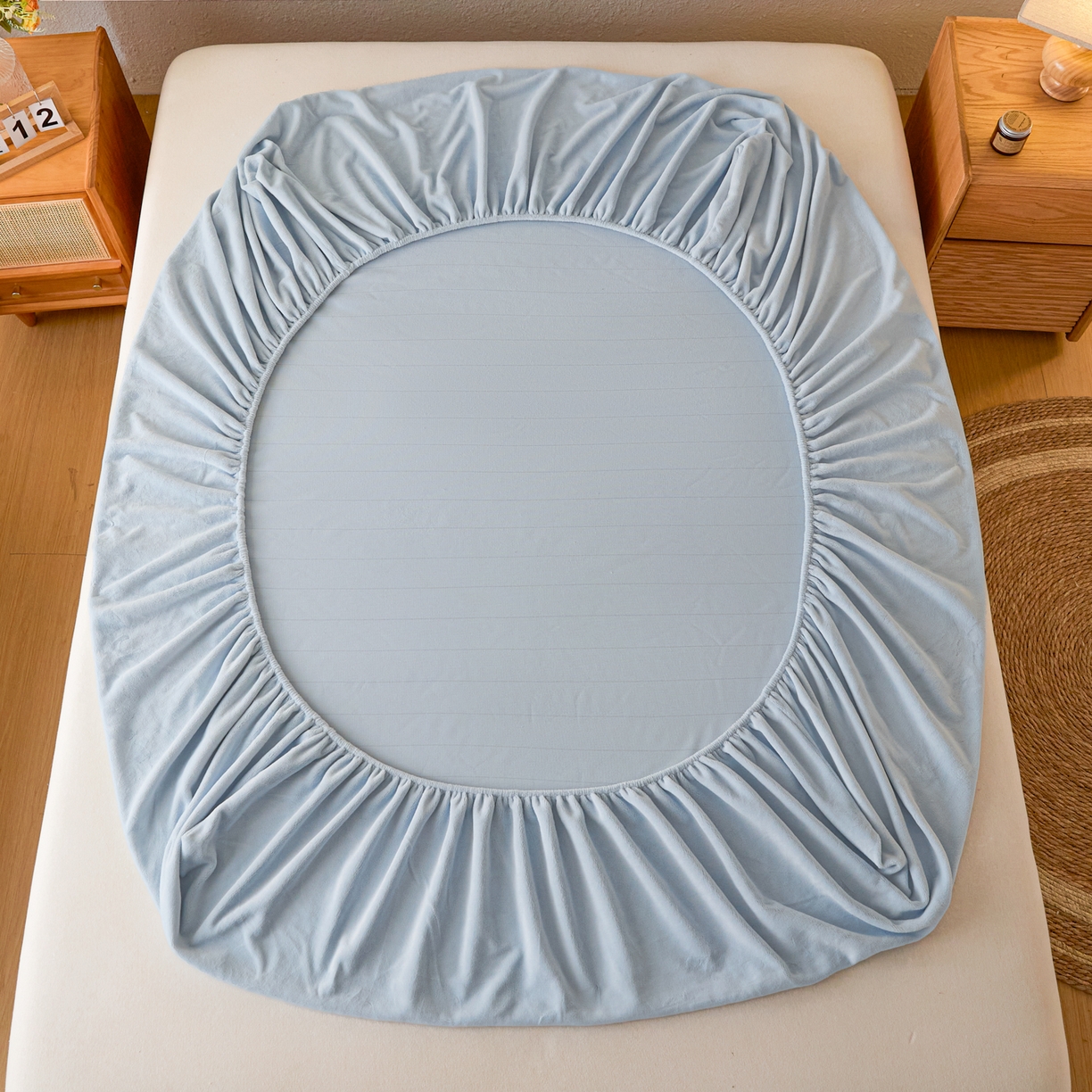 91家纺网 家纺一手货源 找家纺 梵克保罗 2025新款牛奶绒单床笠系列 淡蓝