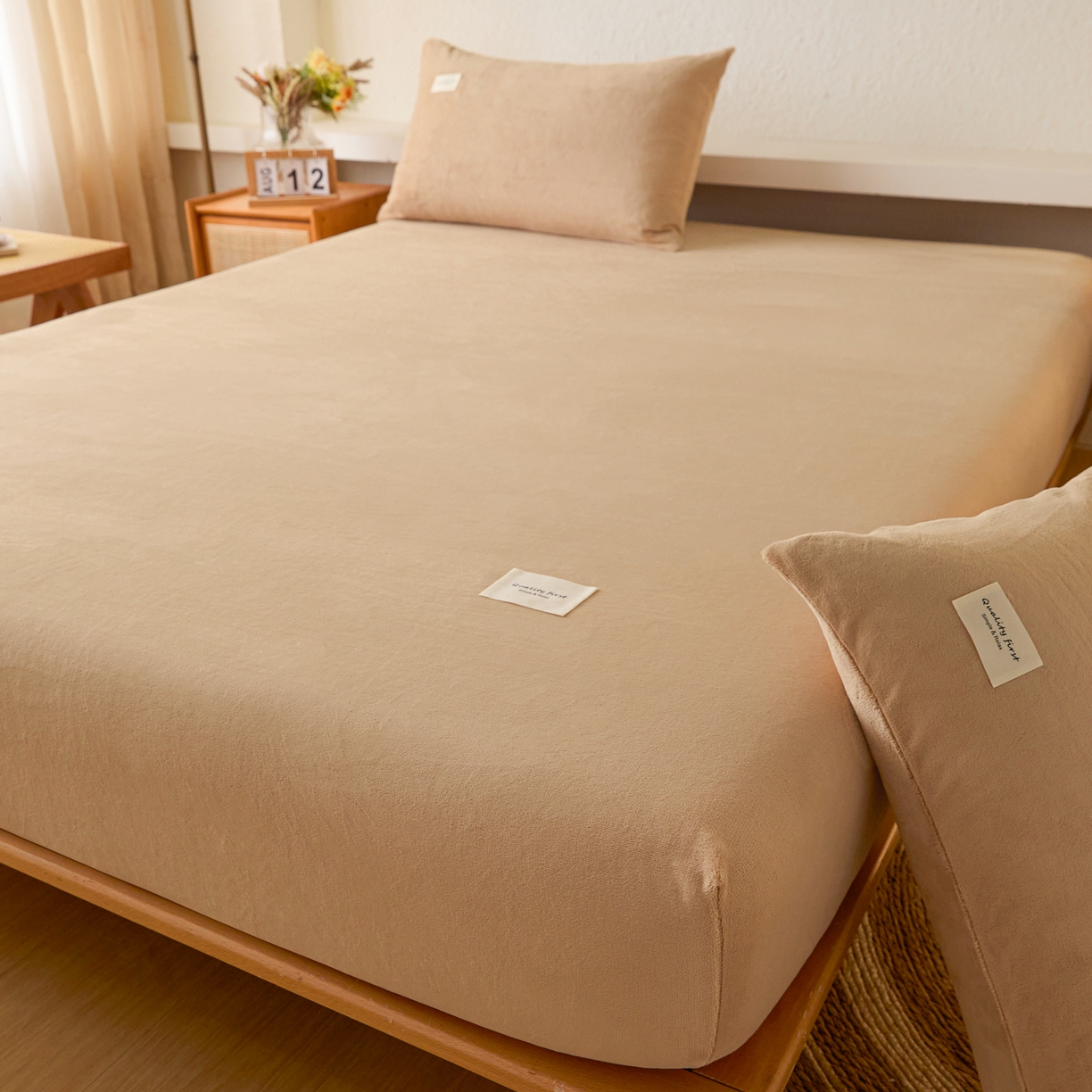 91家纺网 家纺一手货源 找家纺 梵克保罗 2025新款牛奶绒单床笠系列 卡其