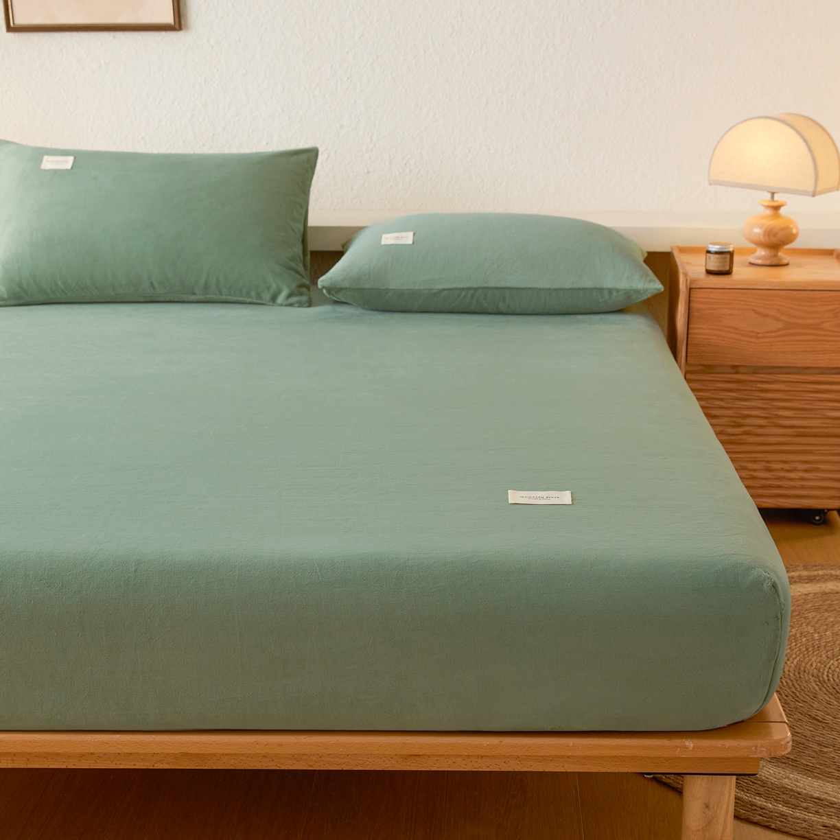 91家纺网 家纺一手货源 找家纺 梵克保罗 2025新款牛奶绒单床笠系列 墨子绿