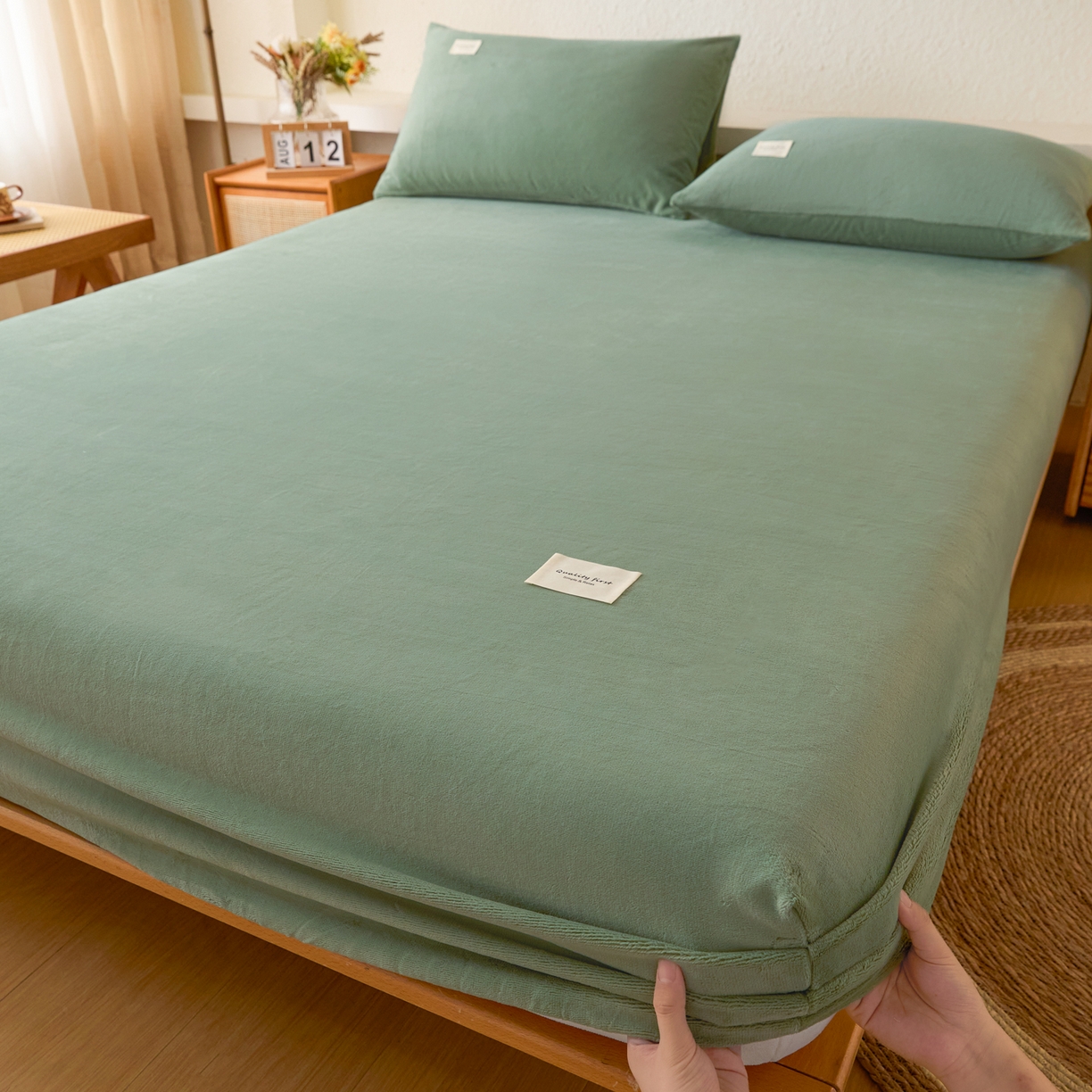 91家纺网 家纺一手货源 找家纺 梵克保罗 2025新款牛奶绒单床笠系列 墨子绿