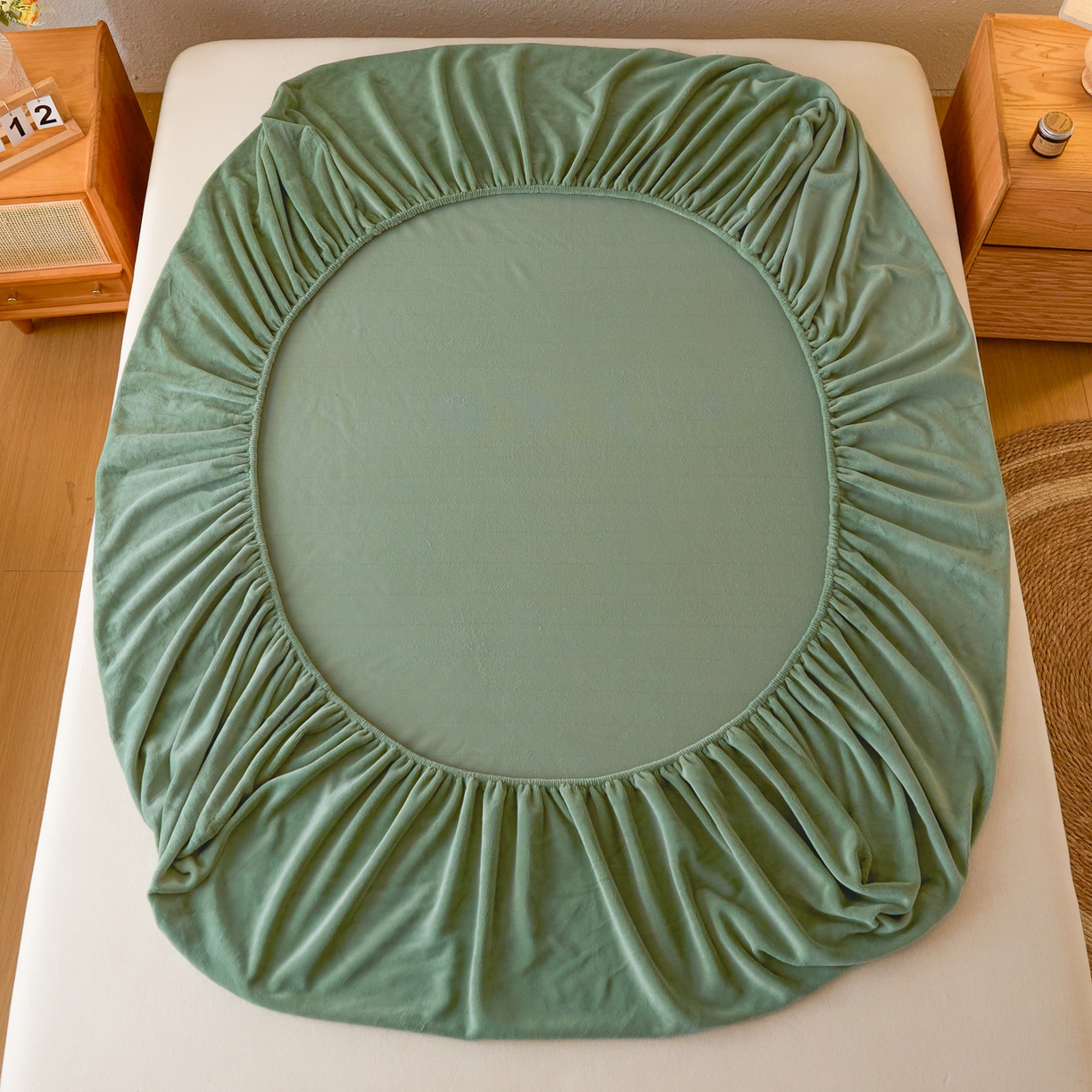 91家纺网 家纺一手货源 找家纺 梵克保罗 2025新款牛奶绒单床笠系列 墨子绿