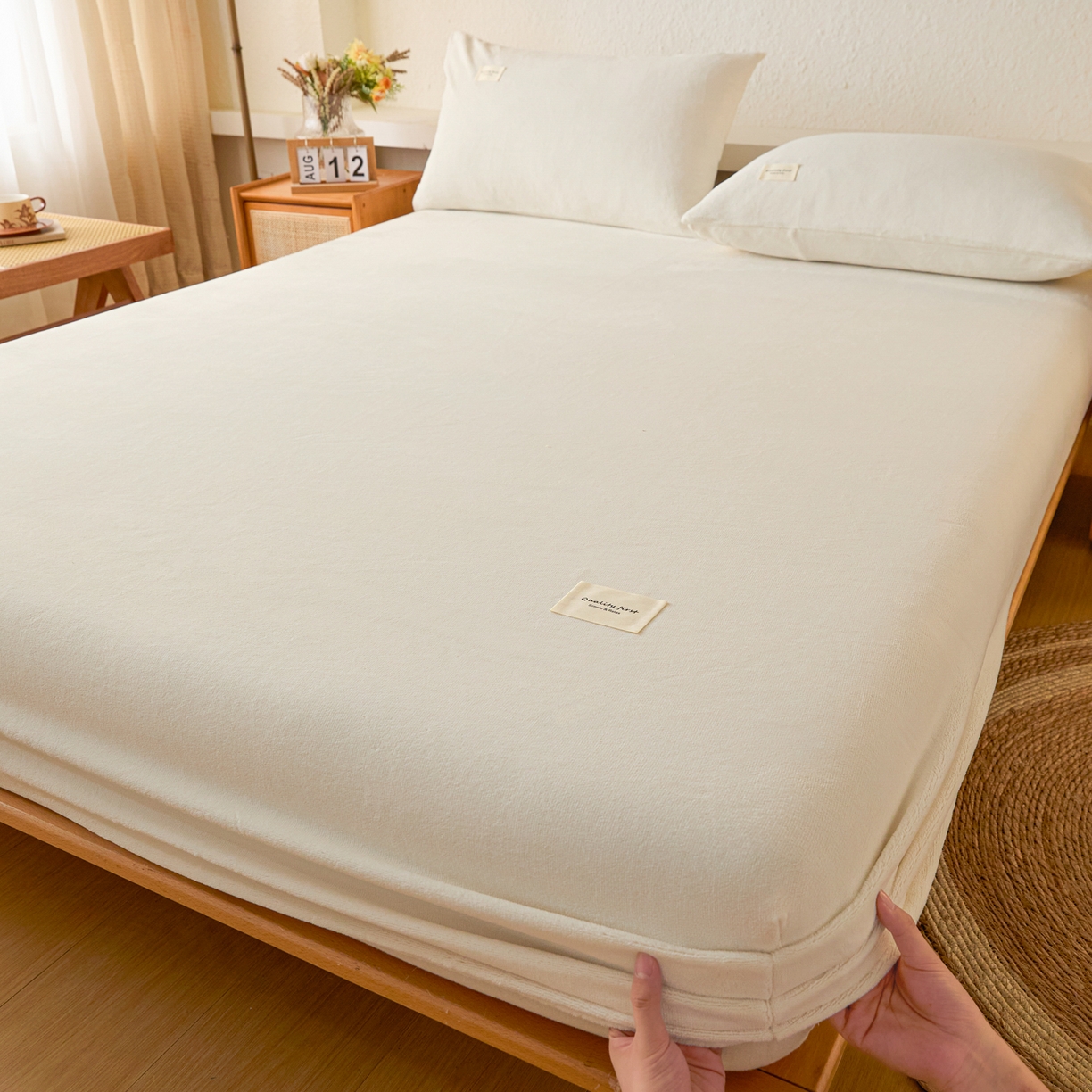 91家纺网 家纺一手货源 找家纺 梵克保罗 2025新款牛奶绒单床笠系列 奶油白