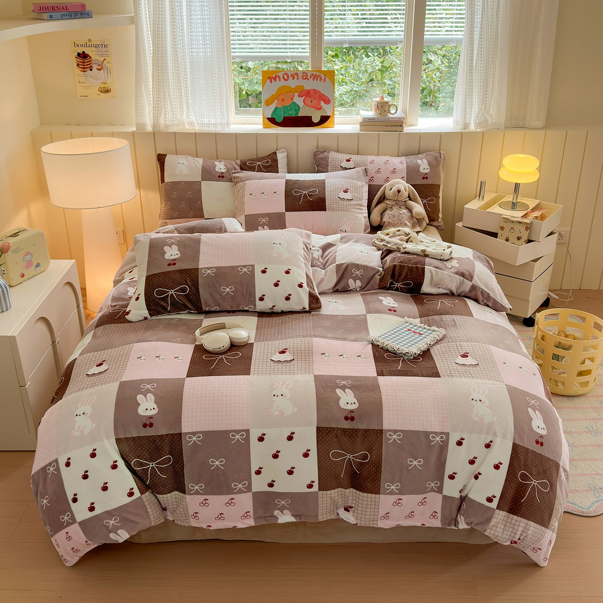 91家纺网 家纺一手货源 找家纺 丽美人家纺 （全尺寸不缺货）2025新款双面高克重牛奶绒被套单件被罩 拼布蝴蝶兔