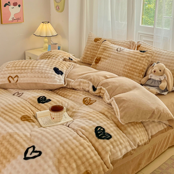 91家纺网 家纺一手货源 找家纺 润肤居 2025新款保暖舒适亲肤牛奶绒泡泡四件套 鸡心棕