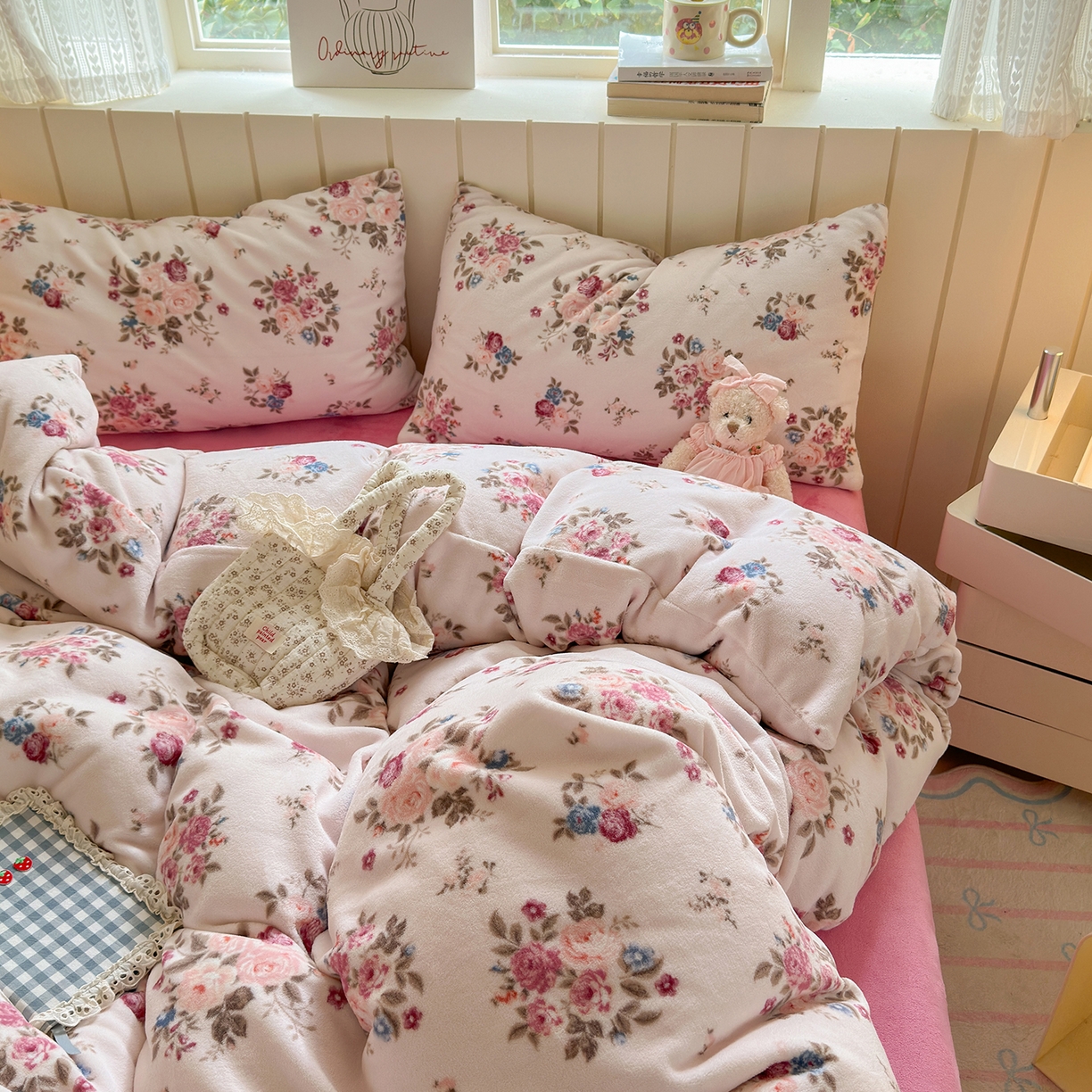 91家纺网 家纺一手货源 找家纺 丽美人家纺 （全尺寸不缺货）2025新款双面高克重牛奶绒被套单件被罩 山茶花语-粉