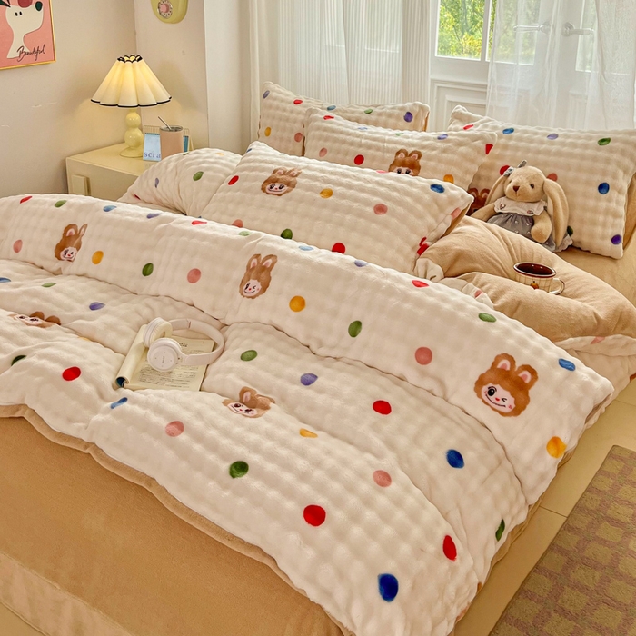 91家纺网 家纺一手货源 找家纺 润肤居 2025新款保暖舒适亲肤牛奶绒泡泡四件套 彩点拉布布