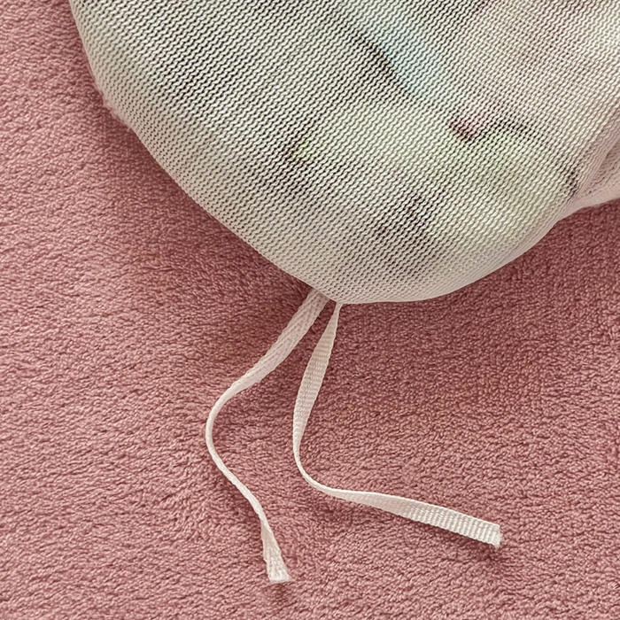 91家纺网 家纺一手货源 找家纺 润肤居 2025新款保暖舒适亲肤牛奶绒泡泡四件套 咖底草莓熊