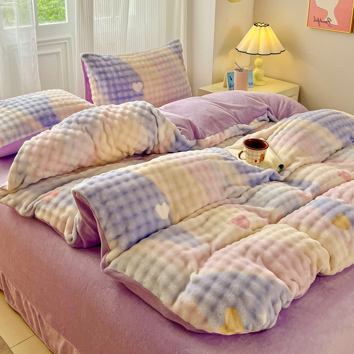 91家纺网 家纺一手货源 找家纺 润肤居 2025新款保暖舒适亲肤牛奶绒泡泡四件套 彩虹爱心紫