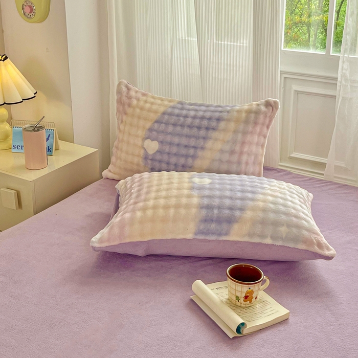 91家纺网 家纺一手货源 找家纺 润肤居 2025新款保暖舒适亲肤牛奶绒泡泡四件套 彩虹爱心紫