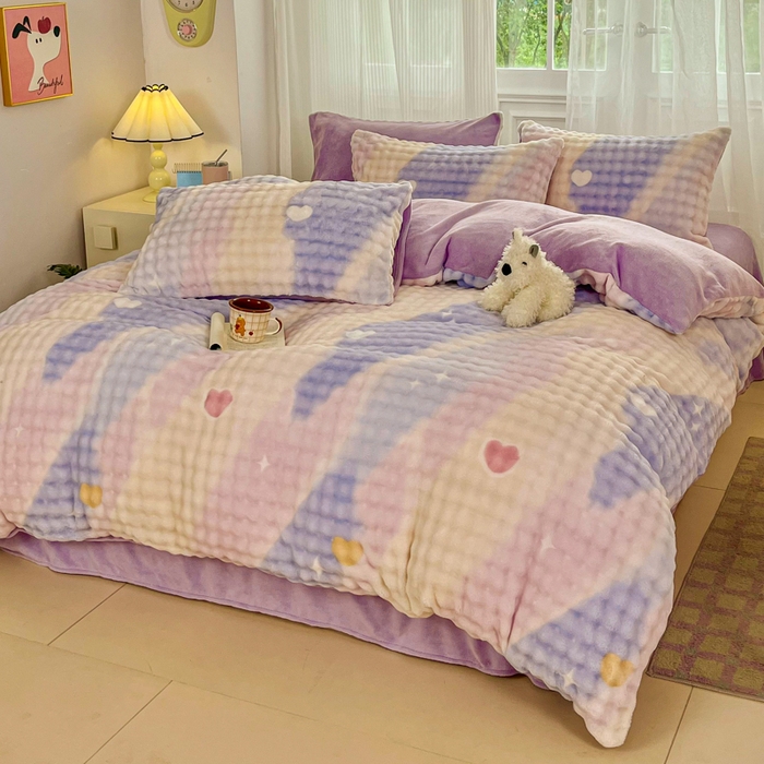 91家纺网 家纺一手货源 找家纺 润肤居 2025新款保暖舒适亲肤牛奶绒泡泡四件套 彩虹爱心紫