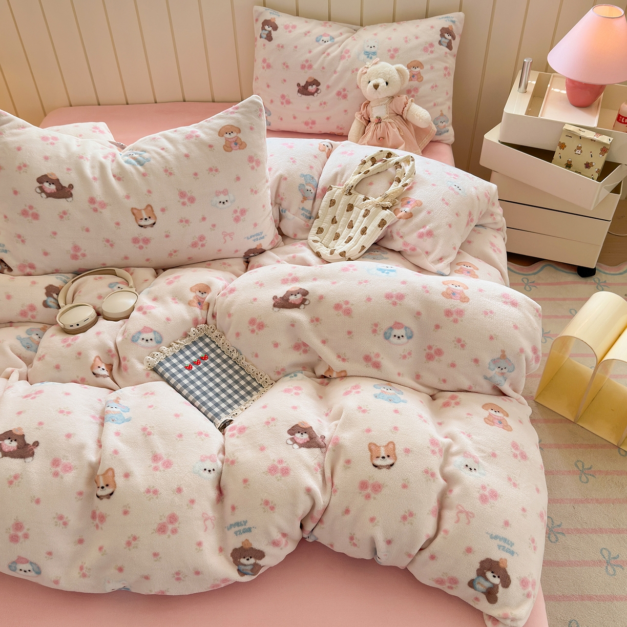 91家纺网 家纺一手货源 找家纺 丽美人家纺 （全尺寸不缺货）2025新款双面高克重牛奶绒被套单件被罩 油画小萌物