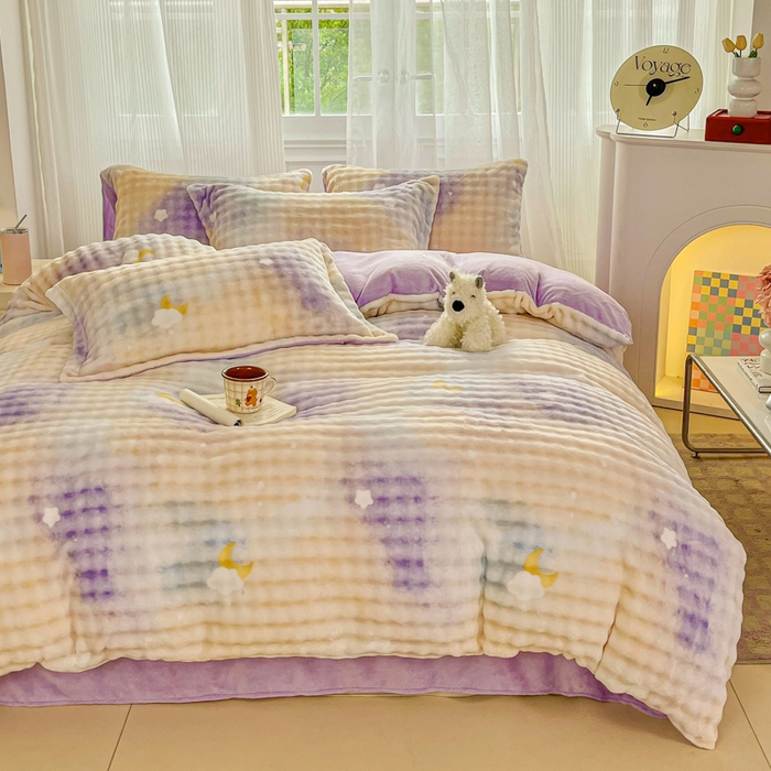 91家纺网 家纺一手货源 找家纺 润肤居 2025新款保暖舒适亲肤牛奶绒泡泡四件套 云纹云朵紫