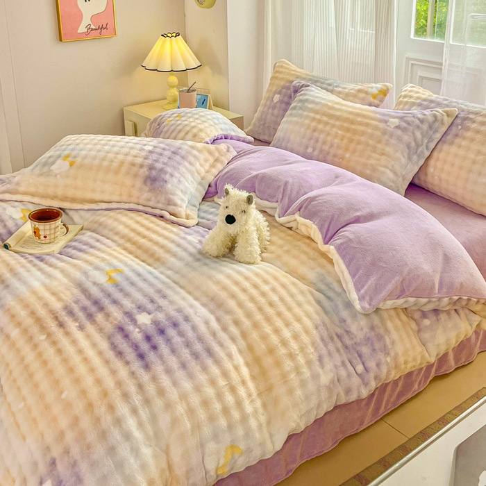 91家纺网 家纺一手货源 找家纺 润肤居 2025新款保暖舒适亲肤牛奶绒泡泡四件套 云纹云朵紫