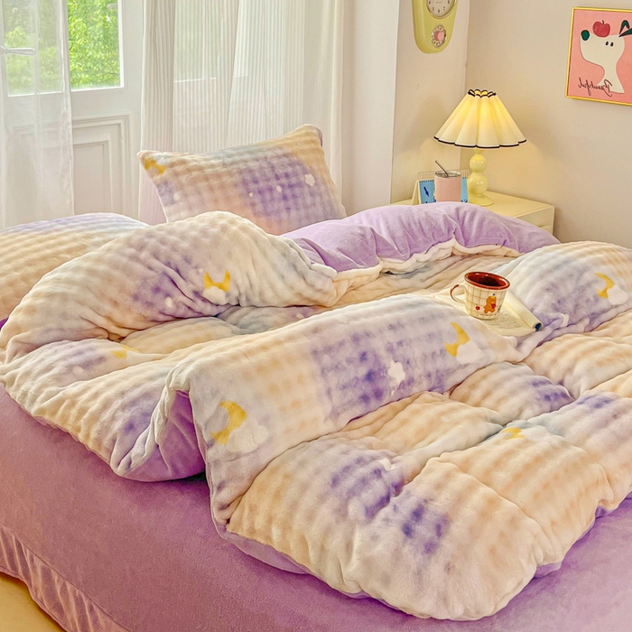 91家纺网 家纺一手货源 找家纺 润肤居 2025新款保暖舒适亲肤牛奶绒泡泡四件套 云纹云朵紫