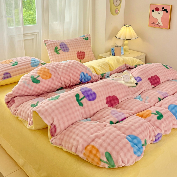 91家纺网 家纺一手货源 找家纺 润肤居 2025新款保暖舒适亲肤牛奶绒泡泡四件套 郁金香粉