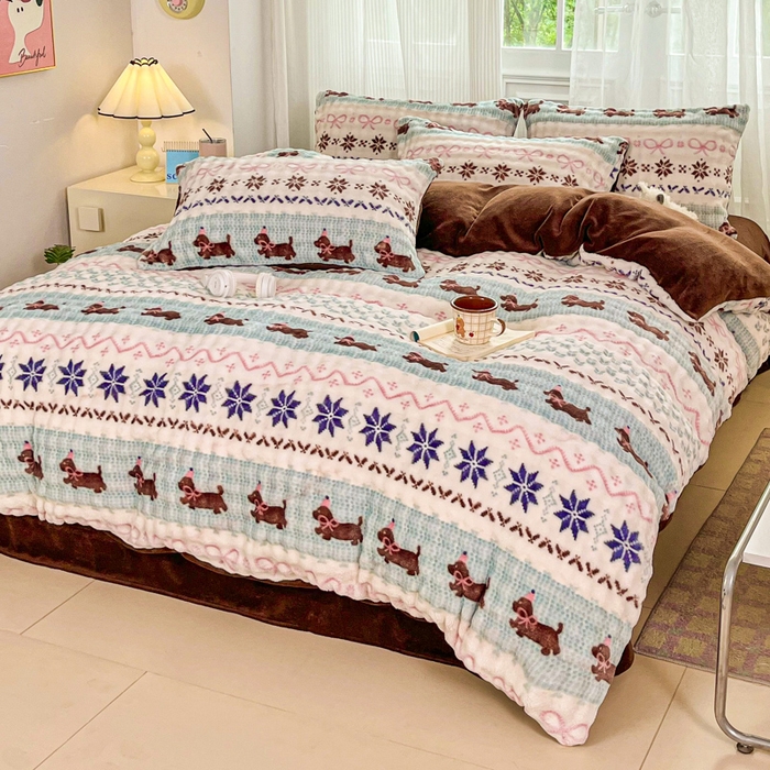 91家纺网 家纺一手货源 找家纺 润肤居 2025新款保暖舒适亲肤牛奶绒泡泡四件套 定位雪花腊肠狗