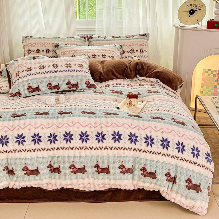 91家纺网 家纺一手货源 找家纺 润肤居 2025新款保暖舒适亲肤牛奶绒泡泡四件套 定位雪花腊肠狗