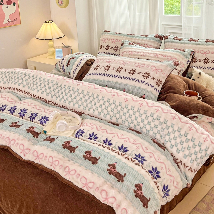 91家纺网 家纺一手货源 找家纺 润肤居 2025新款保暖舒适亲肤牛奶绒泡泡四件套 定位雪花腊肠狗