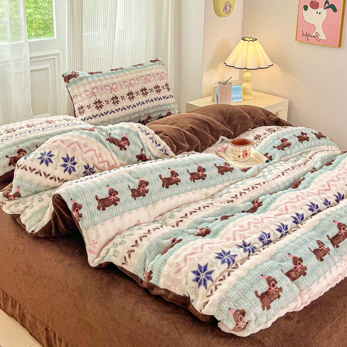 91家纺网 家纺一手货源 找家纺 润肤居 2025新款保暖舒适亲肤牛奶绒泡泡四件套 定位雪花腊肠狗