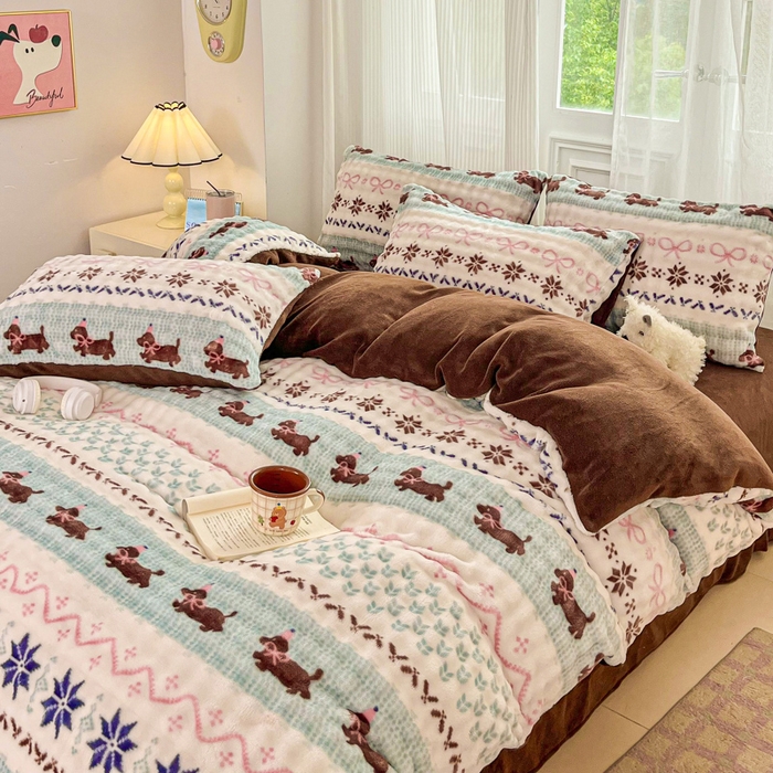 91家纺网 家纺一手货源 找家纺 润肤居 2025新款保暖舒适亲肤牛奶绒泡泡四件套 定位雪花腊肠狗