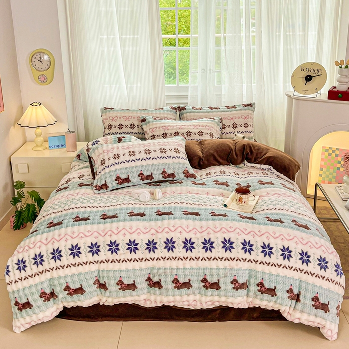 91家纺网 家纺一手货源 找家纺 润肤居 2025新款保暖舒适亲肤牛奶绒泡泡四件套 定位雪花腊肠狗