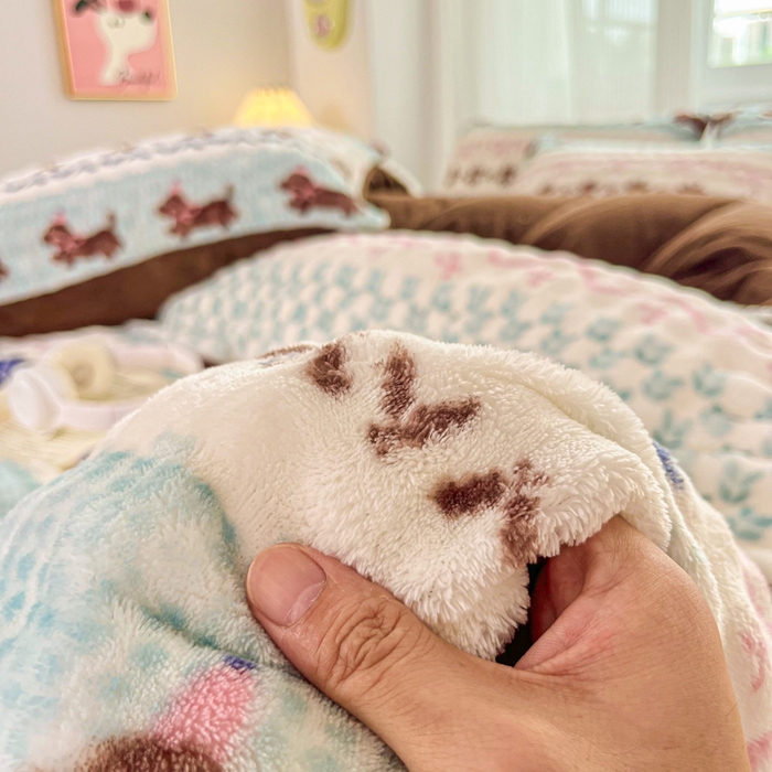 91家纺网 家纺一手货源 找家纺 润肤居 2025新款保暖舒适亲肤牛奶绒泡泡四件套 定位雪花腊肠狗