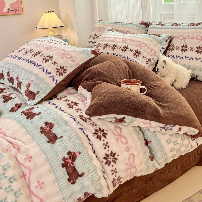 91家纺网 家纺一手货源 找家纺 润肤居 2025新款保暖舒适亲肤牛奶绒泡泡四件套 定位雪花腊肠狗