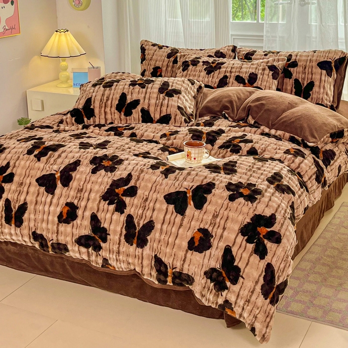 91家纺网 家纺一手货源 找家纺 润肤居 2025新款保暖舒适亲肤牛奶绒泡泡四件套 蝴蝶棕